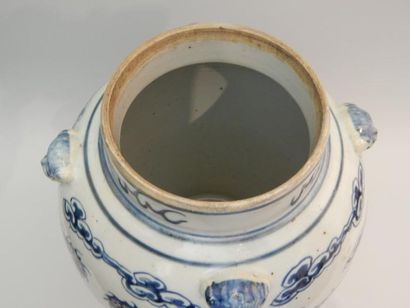 Vase de forme balustre en porcelaine « bleu...