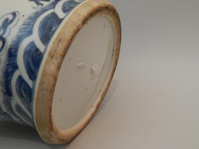 Vase de forme balustre en porcelaine « bleu...