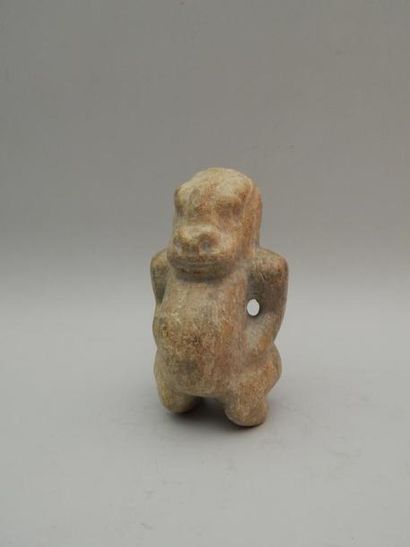 Hache en jade. Style archaïque. H : 26.5...