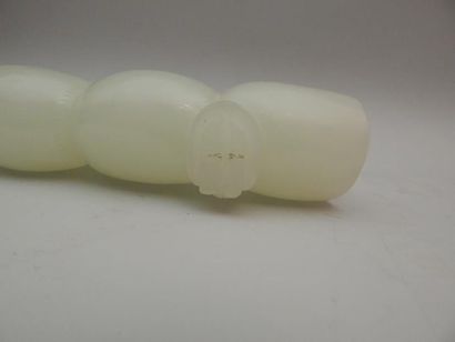 Jade blanc sculpté orné d’un enfant et d’une...