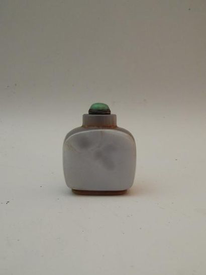 Flacon tabatière en agate. H : 7 cm