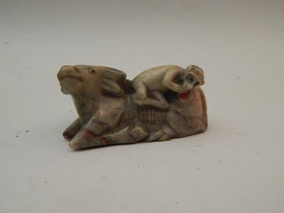 Singe sur un taureau en stéatite. Début du...