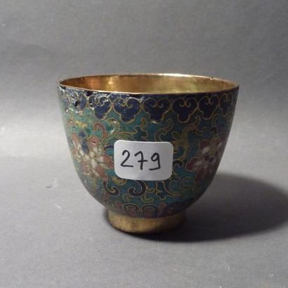 Bol en émaux cloisonnés. Début XXe siècle....