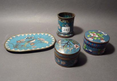Lot comprenant : un petit plat en cloisonné...