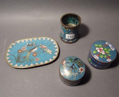 Lot comprenant : un petit plat en cloisonné...