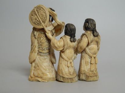 Ivoire sculpté représentant une princesse...