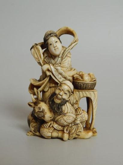 Ivoire sculpté représentant une jeune femme...