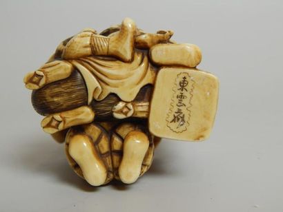 Ivoire sculpté représentant une jeune femme...