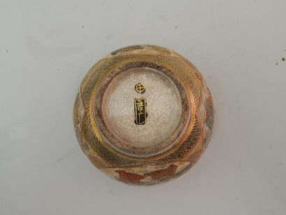 Boîte couverte en porcelaine de Satsuma à...