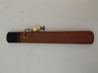 « Kiseruzutsu » Etui contenant une pipe....