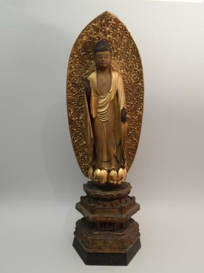Statue en bois doré de Bouddha debout sur...
