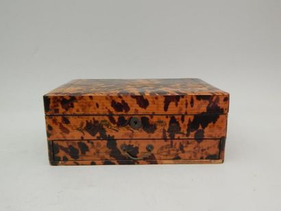Coffret à bijoux en bois laqué. L : 9.5 x...