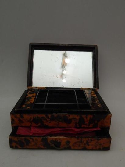 Coffret à bijoux en bois laqué. L : 9.5 x...