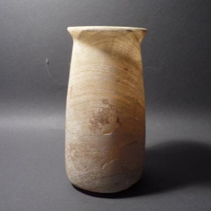 Vase en albâtre veiné. Nouvel Empire ou basse...