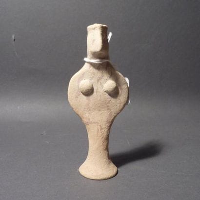 Statuette anthropomorphe représentant une...