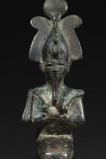 Statuette votive représentant le dieu Osiris...