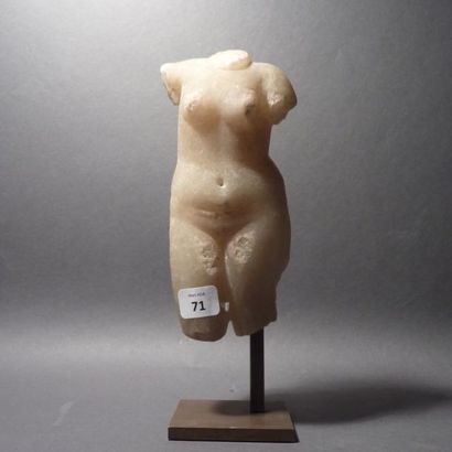 Torse d'Aphrodite en albâtre (lacunes visibles)....