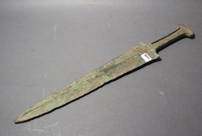 Lot 78 bis. Poignard du Luristan en bronze...