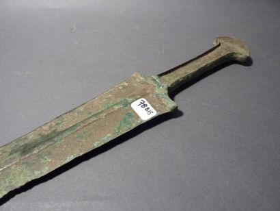 Lot 78 bis. Poignard du Luristan en bronze...