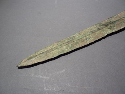 Lot 78 bis. Poignard du Luristan en bronze...