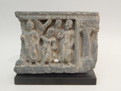 Fragment de bas-relief figurant Bouddha,...