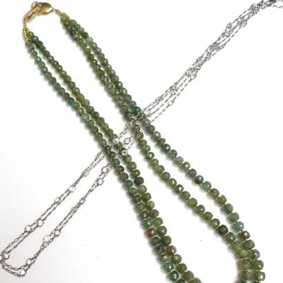 LOT comprenant un collier double rang en...