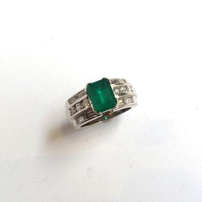 BAGUE bandeau en or gris 18K (750/°°) ornée...