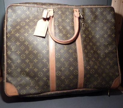 Louis VUITTON. Valise souple, 55 cm. (petites...