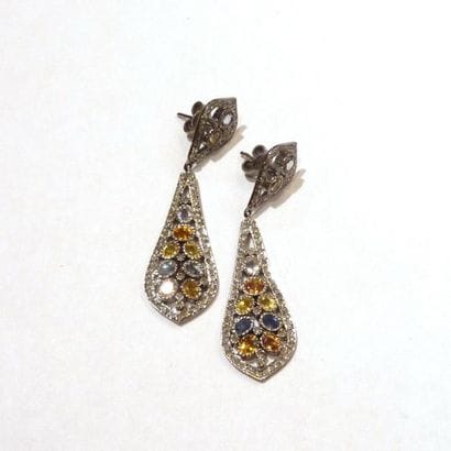 Paire de PENDANTS D'OREILLE en argent (975/°°)...