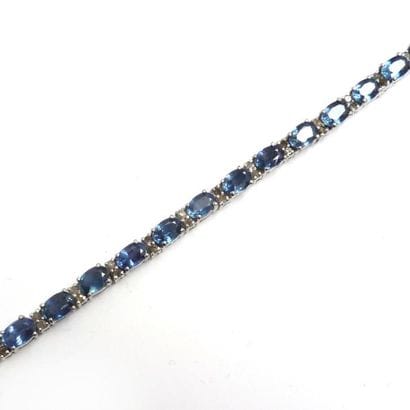 BRACELET articulé en argent (925/°°), orné...