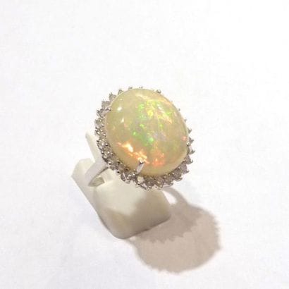 BAGUE en or blanc 18K (750/°°) ornée d'une...