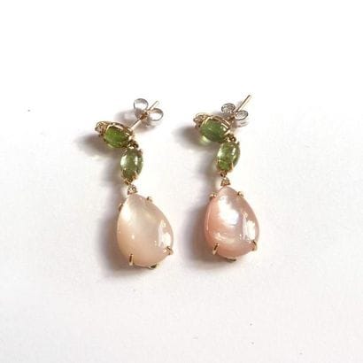 Paire de PENDANTS D'OREILLES en or rose (750/°°),...