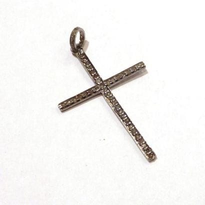 CROIX en argent patiné (925/°°) pavée de...
