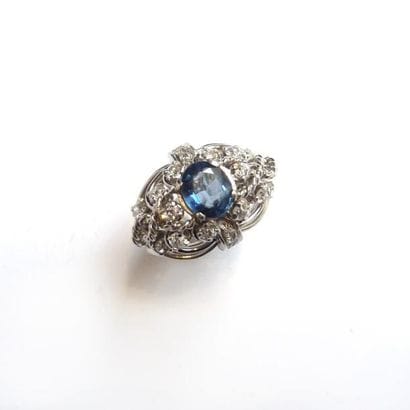 BAGUE boule en or gris 18k (750/°°), ornée...