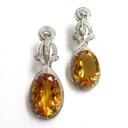 Paire de PENDANTS D'OREILLE en argent (925/°°)...