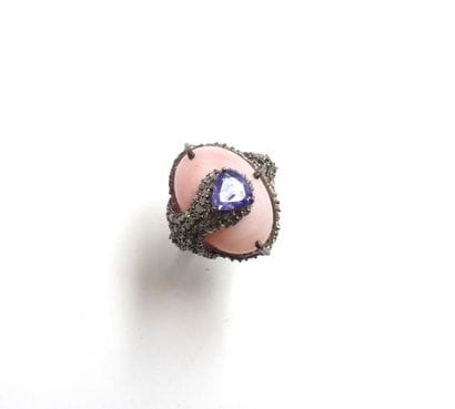 BAGUE en argent patiné (925/°°) ornée d'une...