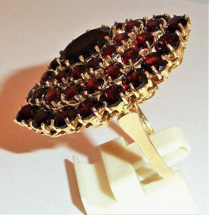 Très imposante BAGUE marquise en or 14K (585/°°),...