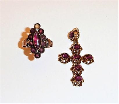 PENDENTIF CROIX en or jaune 18K (750/°°)...