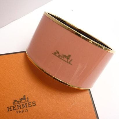 HERMES. Bracelet en métal doré et émail couleur...