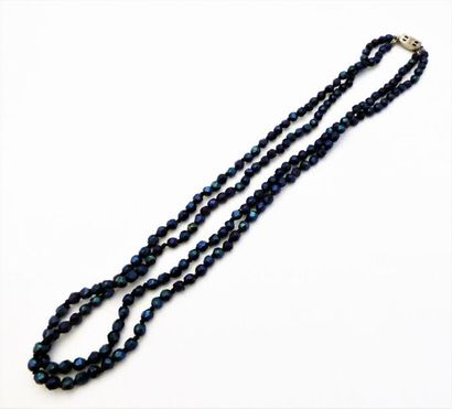 1 lot de bijoux fantaisie, vers 1920. Un...