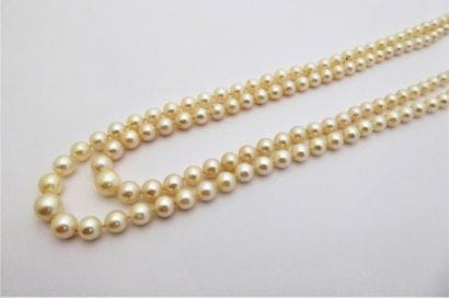 COLLIER double rang en chute en perles akoya...