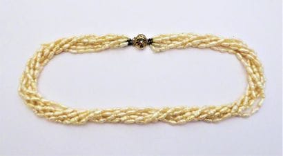 COLLIER en perles baroques oblongues de 6...
