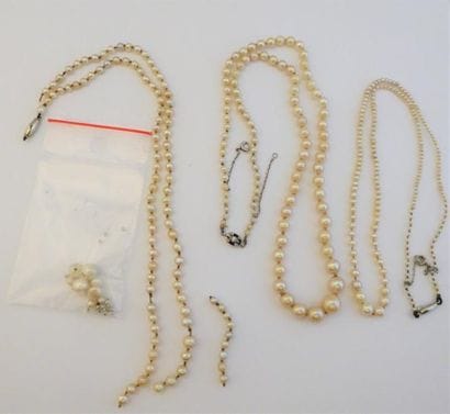 Lot de perles
1 COLLIER DE PERLES probablement...