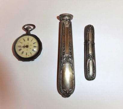 LOT METAL ARGENTE comportant un sceau en...