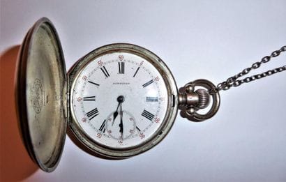 MONTRE A GOUSSET savonnette signée Longines...