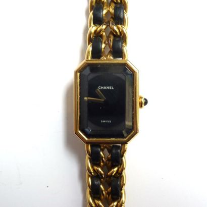 CHANEL. MONTRE BRACELET de femme en plaqué...