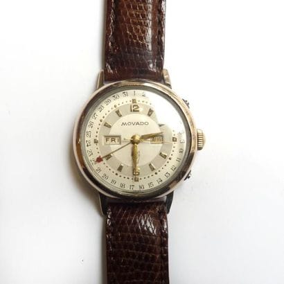 MOVADO. Montre bracelet en plaqué or et acier...