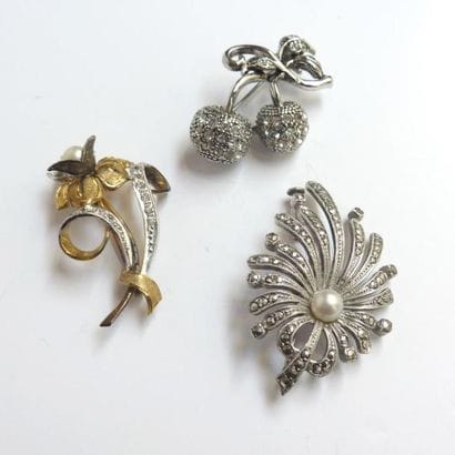 BROCHE fleur en argent 825°/°° sertir d'une...