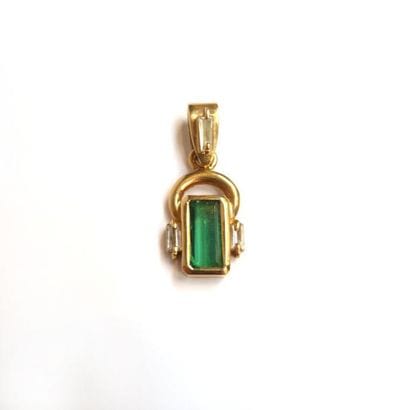 PENDENTIF en or jaune 18K (750°/°°) serti...