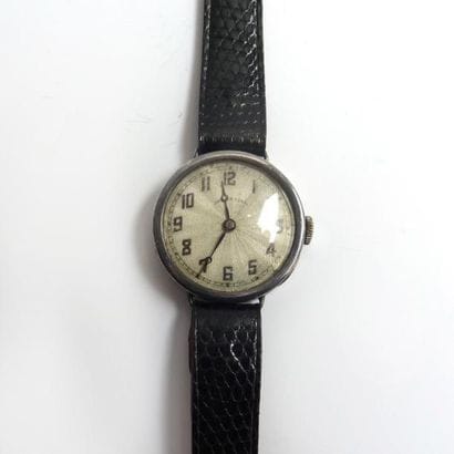 INGERSOLL. MONTRE de dame. Mécanisme à remontage...